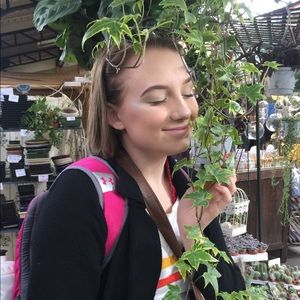 Meet your Posher, Hallie